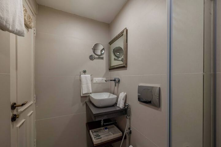 Room 158 of 226