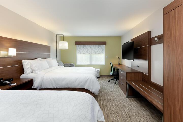 Standard Room, King or Two Doubles (6 of 6)