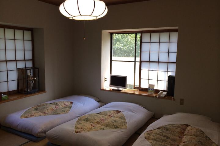 Room 4 of 37