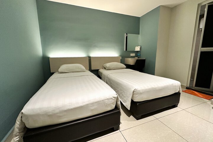 Room 18 of 33