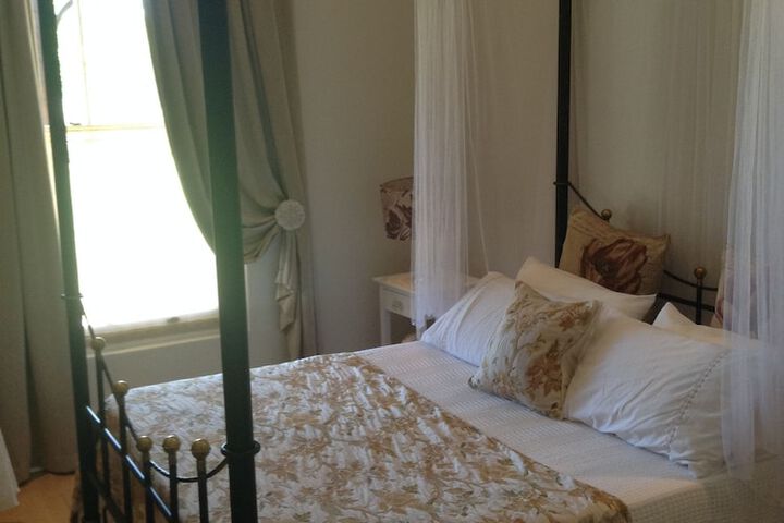 Room 2 of 33