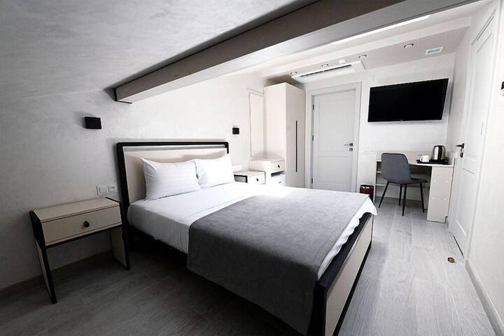 Room 4 of 38
