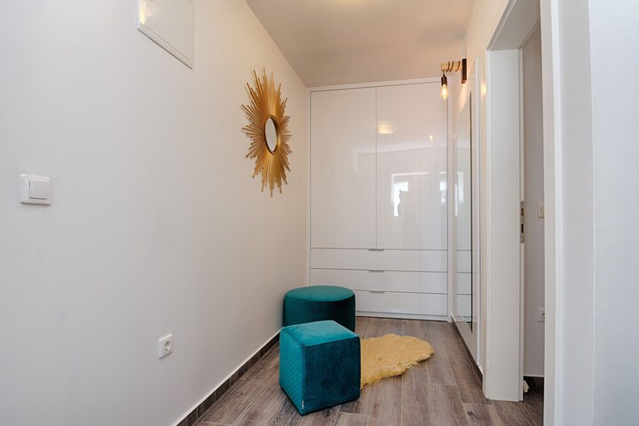 Room 5 of 61