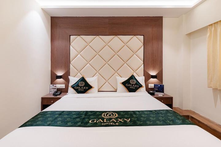 Room 5 of 9