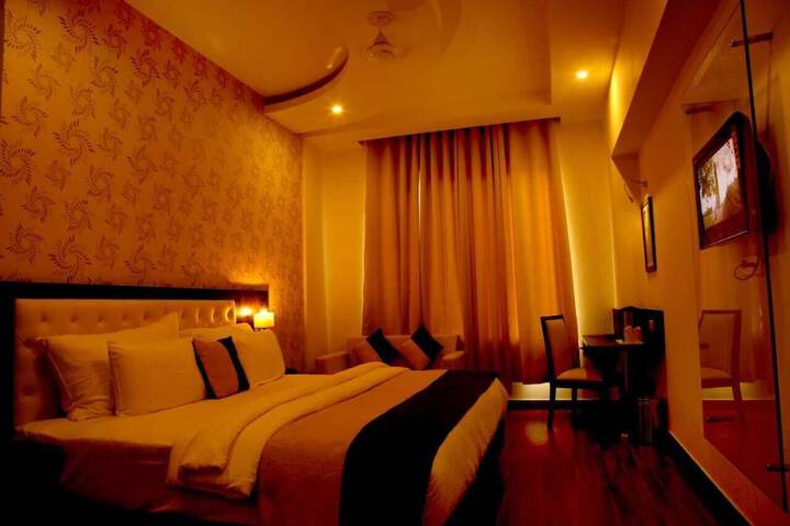 Room 5 of 11