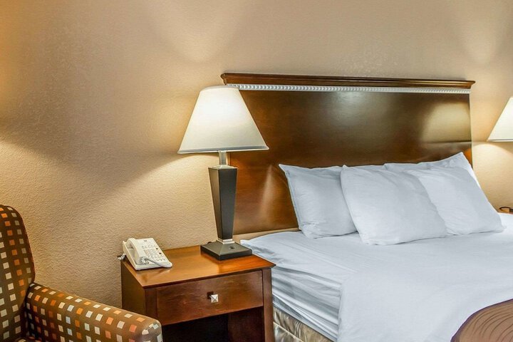1 King Bed (11 of 23)