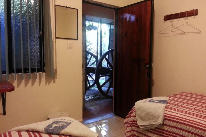 Room 32 of 60