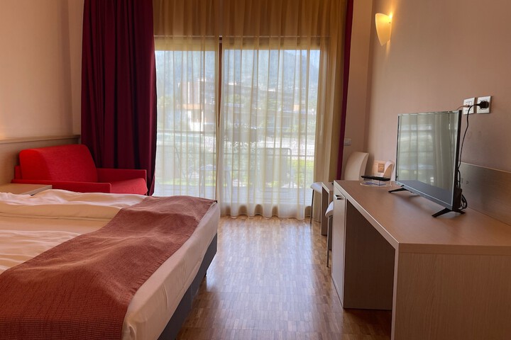 Room 14 of 77