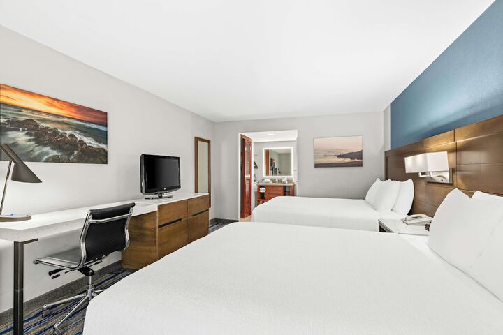 2 Queen Beds (6 of 6)