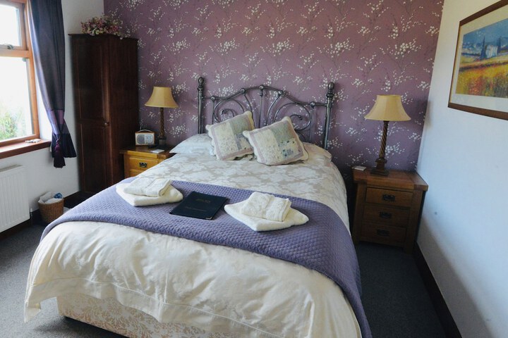 Room 5 of 12