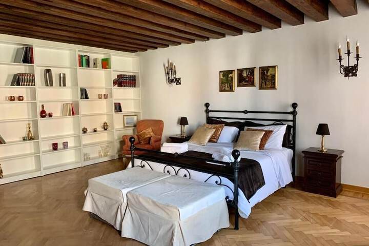 Room 14 of 30