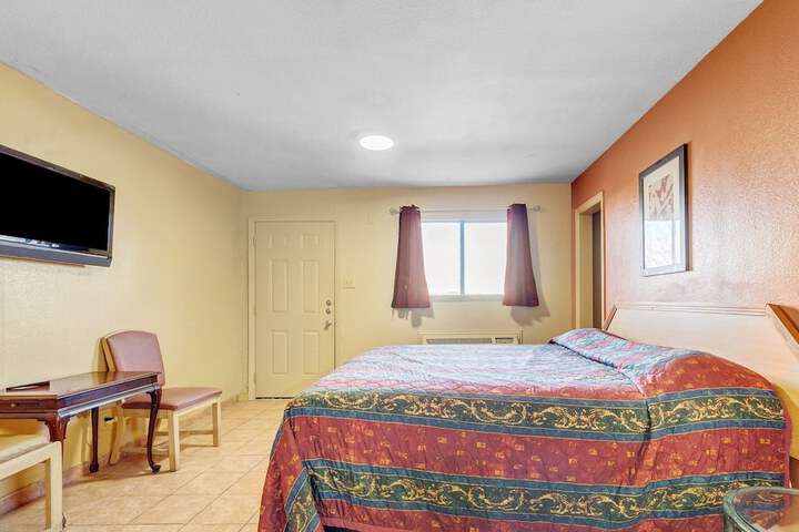 Room 15 of 40
