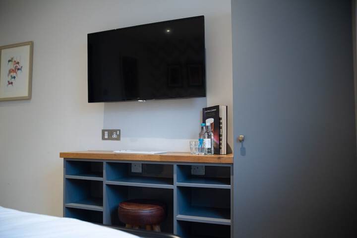 Room 32 of 64
