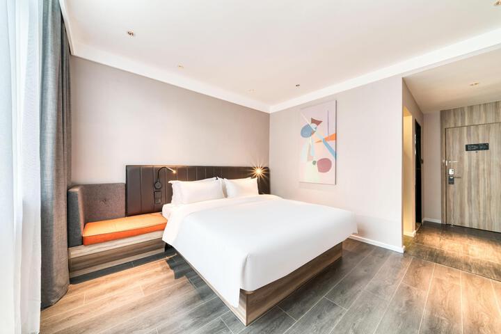 Room 33 of 39