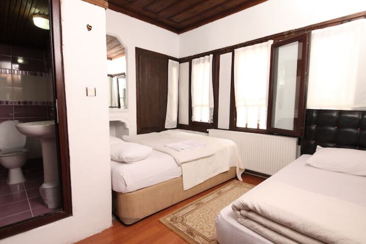 Room 11 of 46