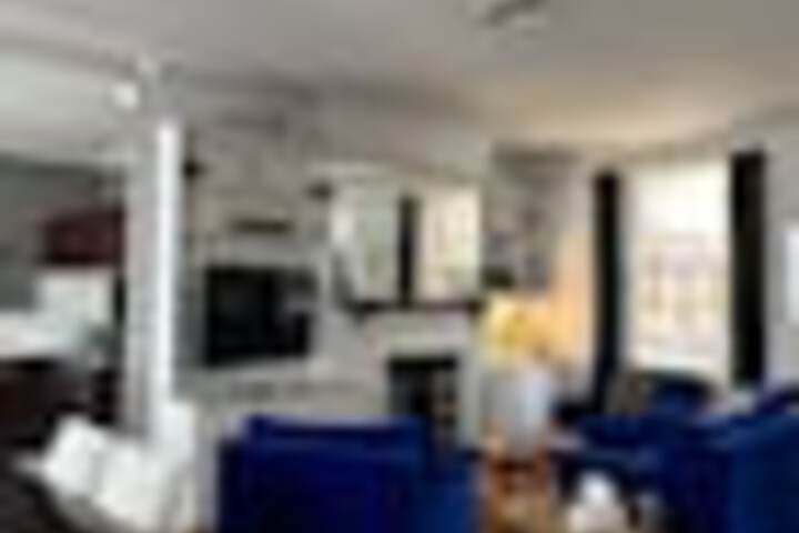 Room 221 of 318