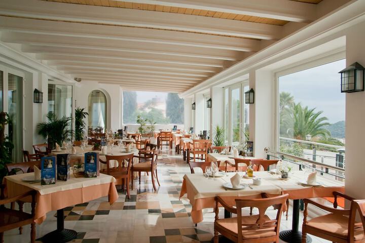 Dining Photos
