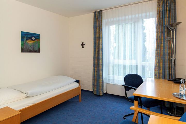 Room 5 of 17