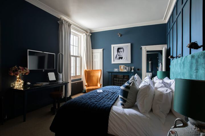 Room 25 of 59