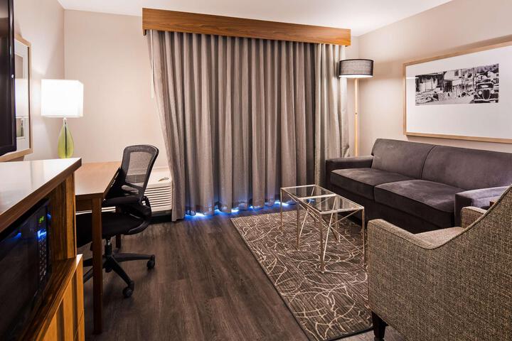 Suite 1 King Bed Sofa Bed Microwave and Refrigerator WiFi Full Breakfast (6 of 9)
