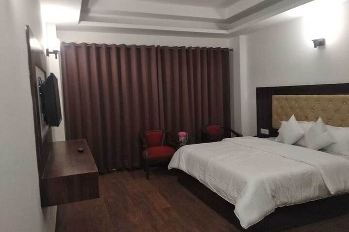 Room 11 of 14