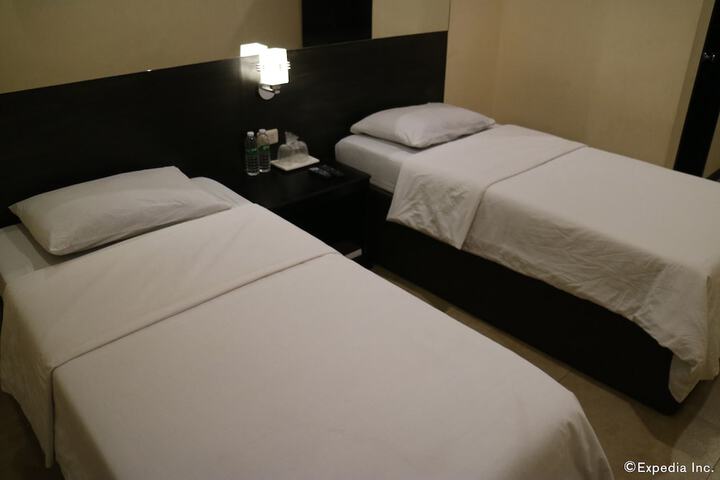 Room 7 of 28