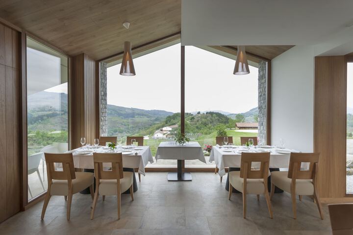 Dining 78 of 108