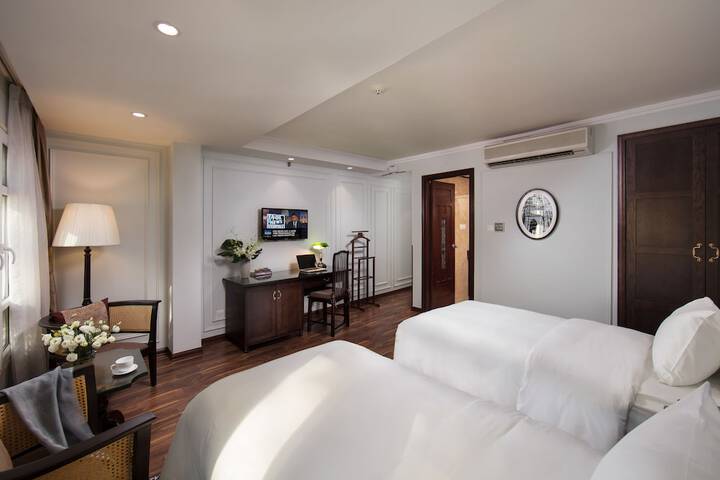 Room 11 of 100
