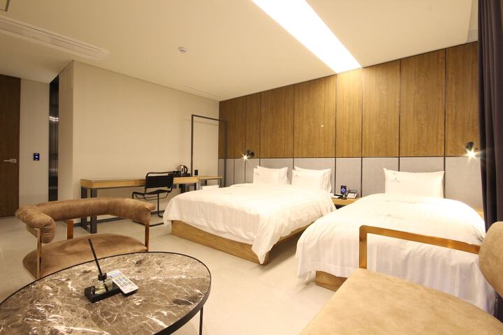Room 38 of 59