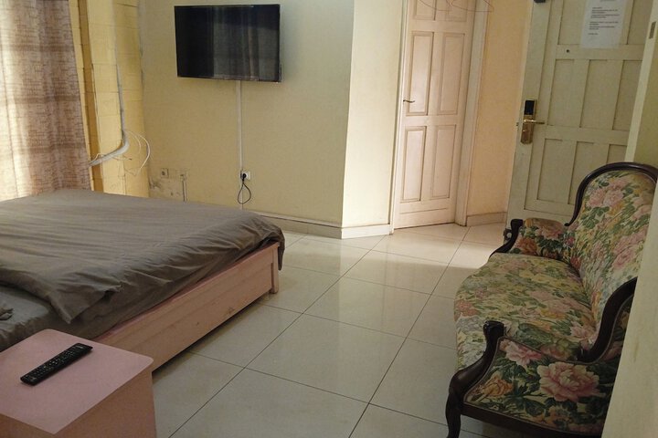 Room 11 of 34