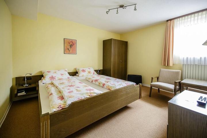 Room 17 of 37