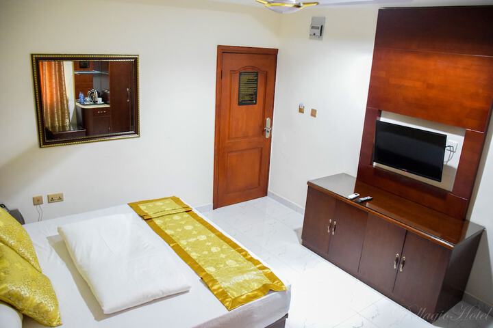Room 3 of 39