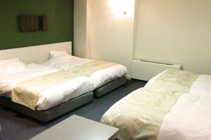 Room 9 of 27