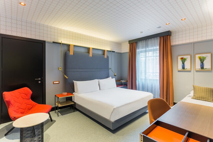 Room 47 of 100