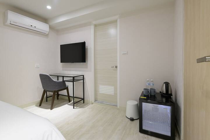 Room 16 of 49