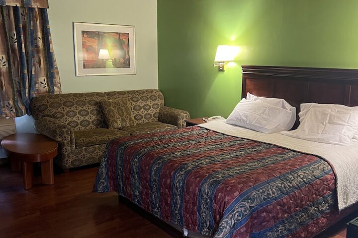 Room 8 of 17