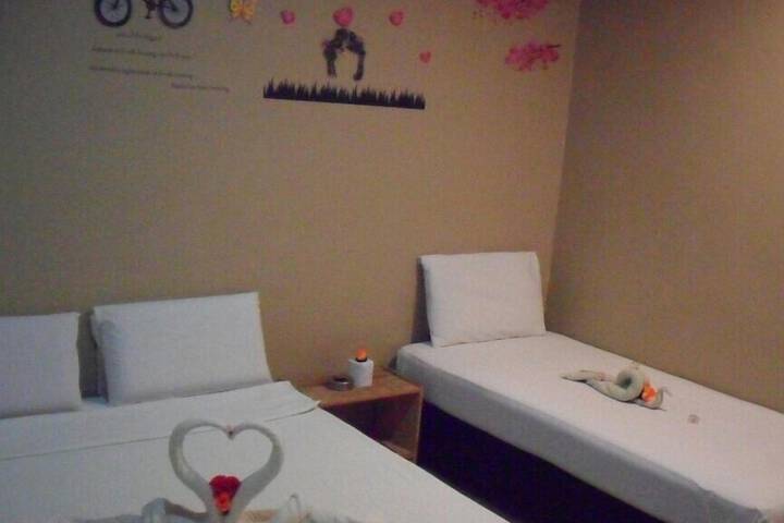 Room 4 of 9