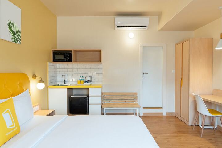 Room 11 of 30