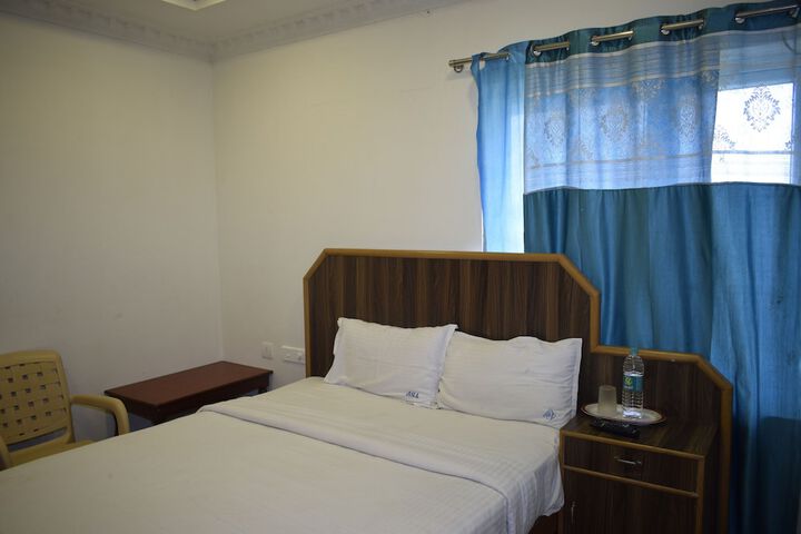 Room 7 of 33