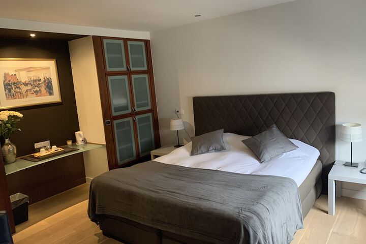 Room 9 of 30
