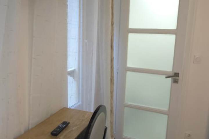 Room 27 of 33