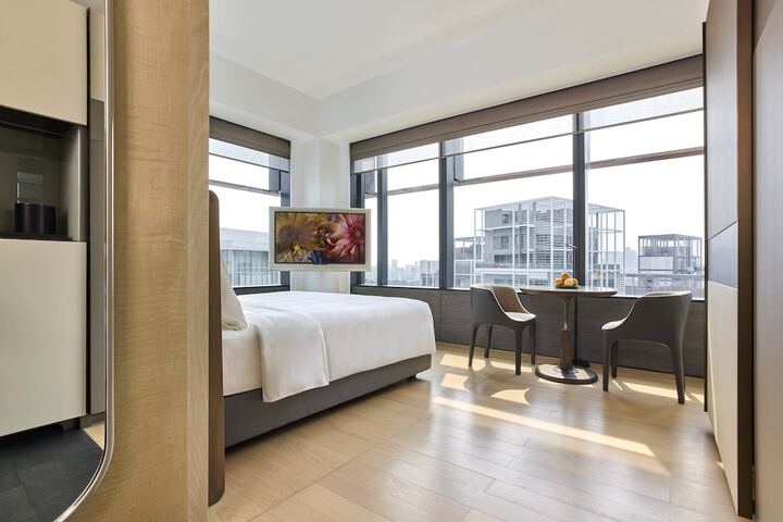 Room 26 of 102
