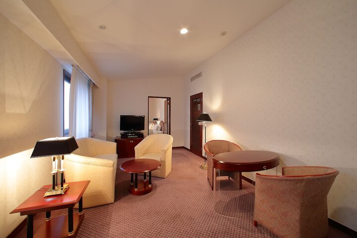 Room 5 of 19