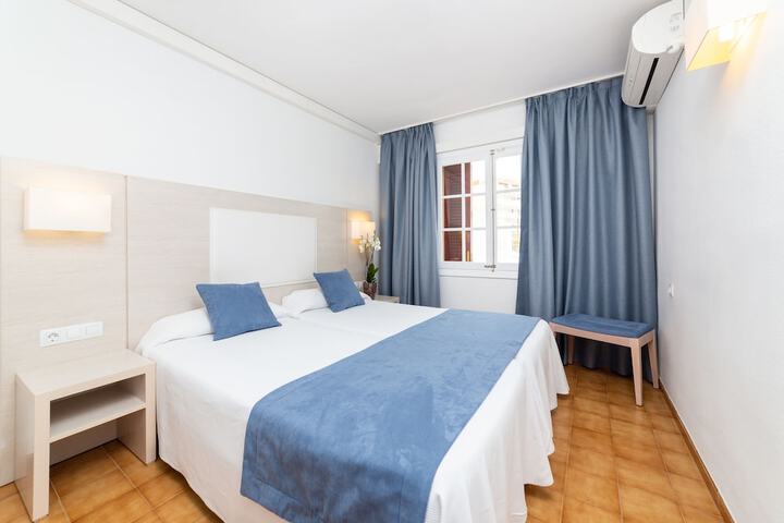 Room 2 of 34