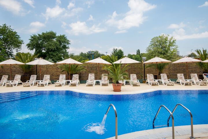 Pool 40 of 56