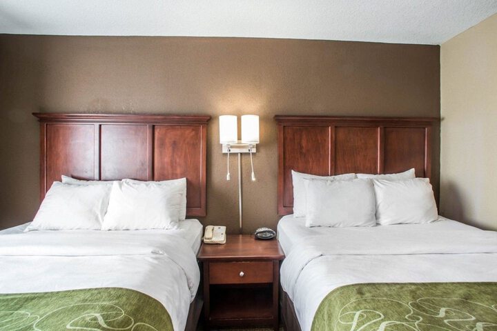 Suite Accessible King Size Bed (7 of 11)