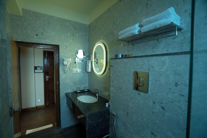 Room 36 of 40