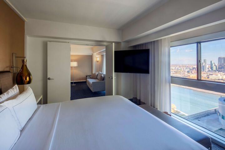 Room 21 of 108