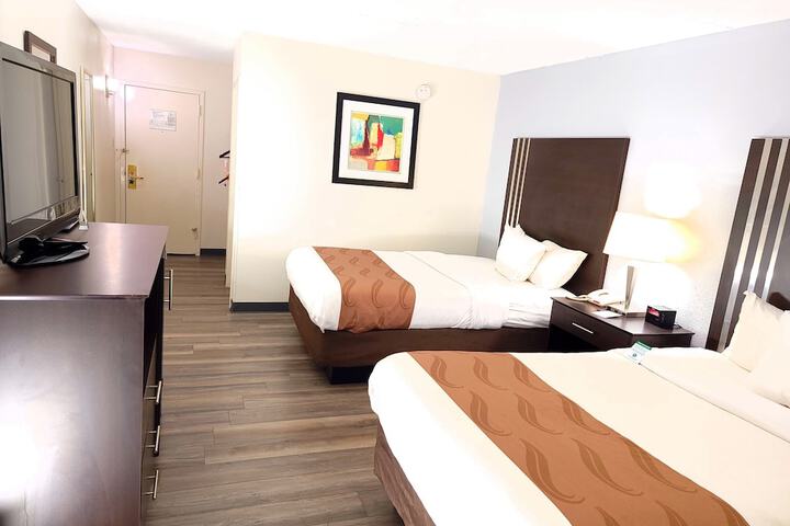 2 Double Beds (7 of 7)
