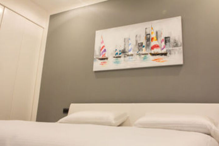 Room 8 of 32